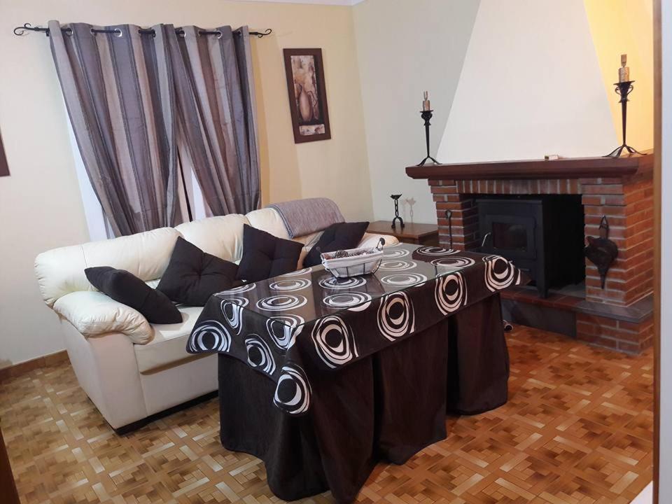 Apartamentos Vista La Maroma Viñuela Eksteriør billede